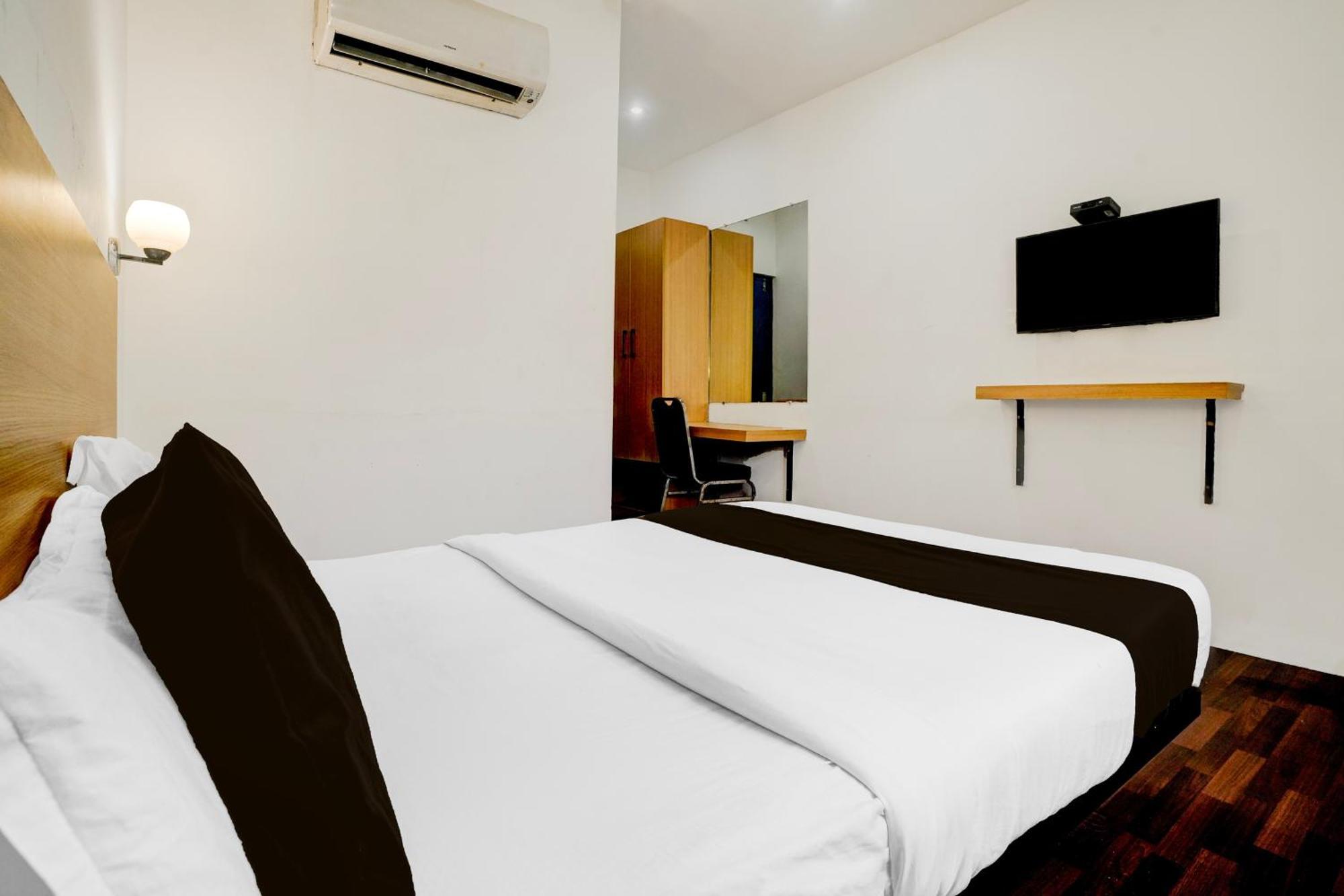 Super Townhouse Pbg Mall Vashi Turambhe Kültér fotó