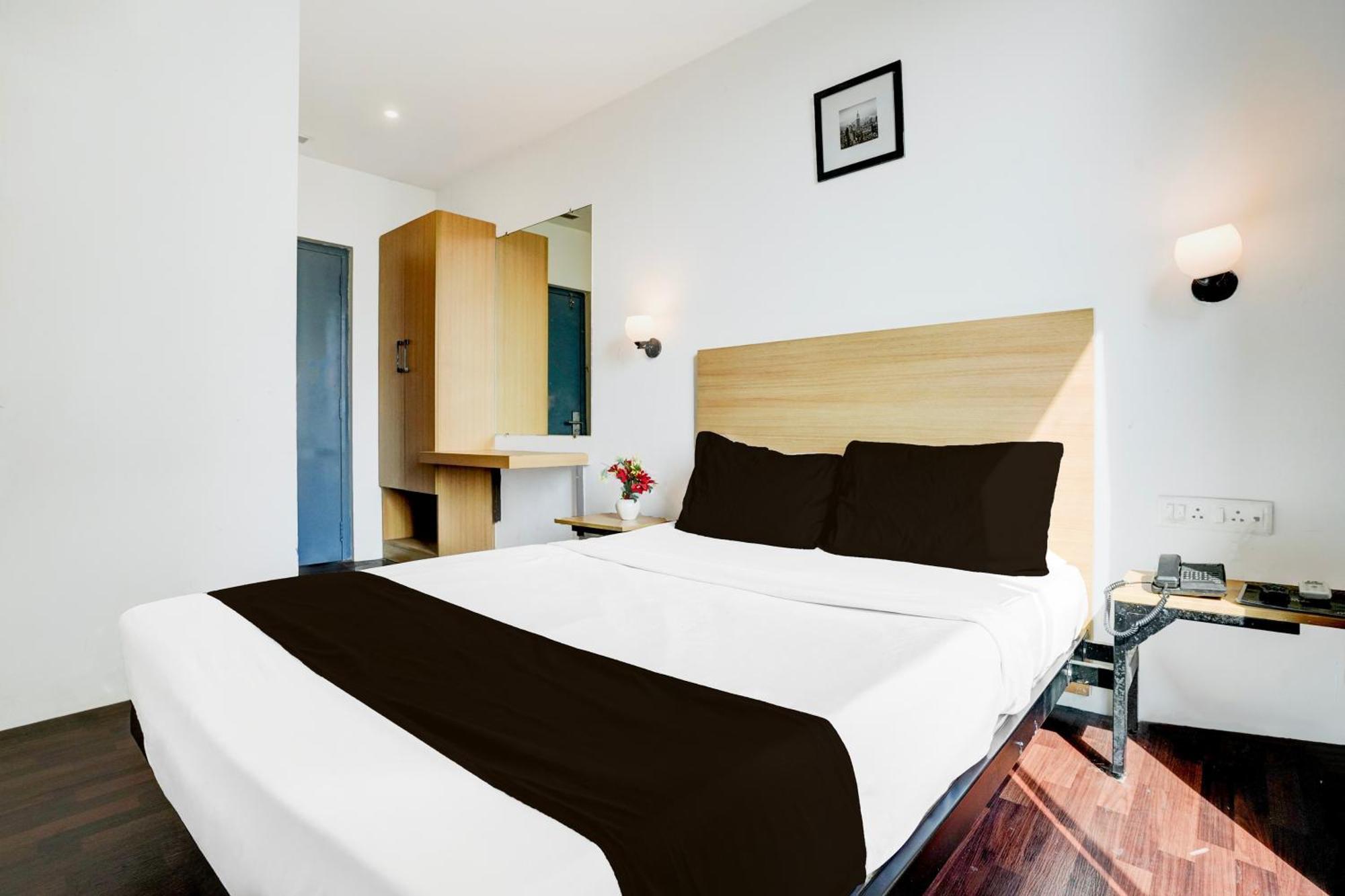 Super Townhouse Pbg Mall Vashi Turambhe Kültér fotó