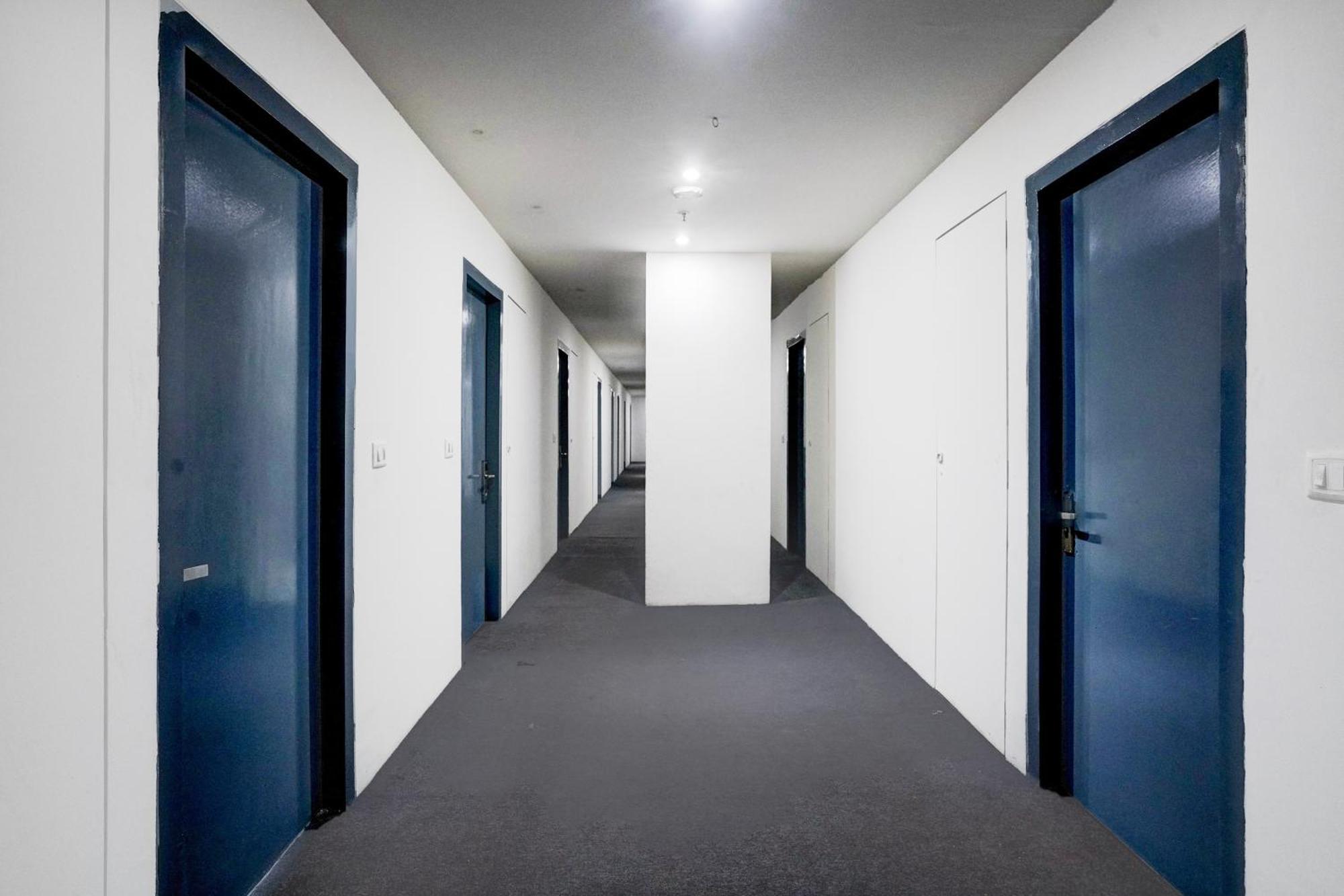 Super Townhouse Pbg Mall Vashi Turambhe Kültér fotó