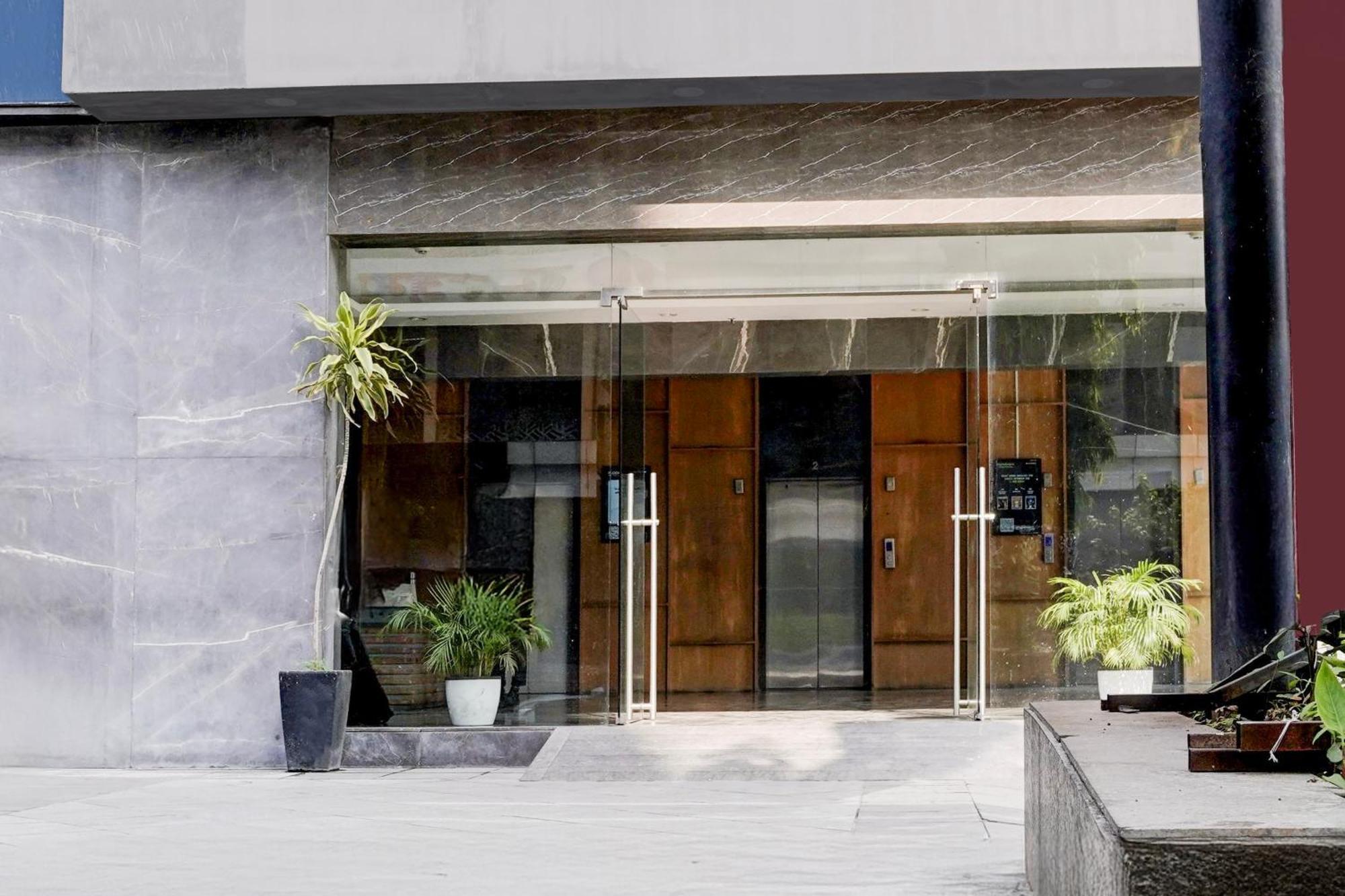 Super Townhouse Pbg Mall Vashi Turambhe Kültér fotó