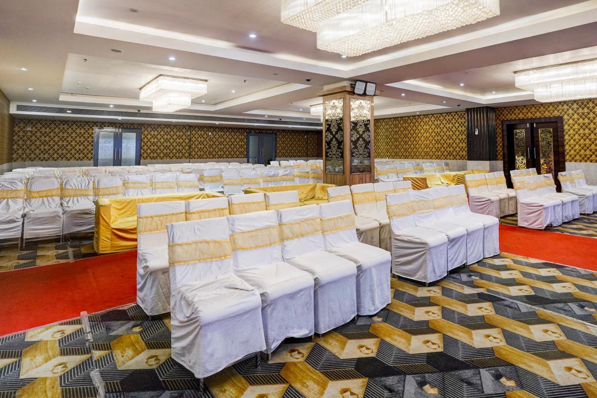 Super Townhouse Pbg Mall Vashi Turambhe Kültér fotó
