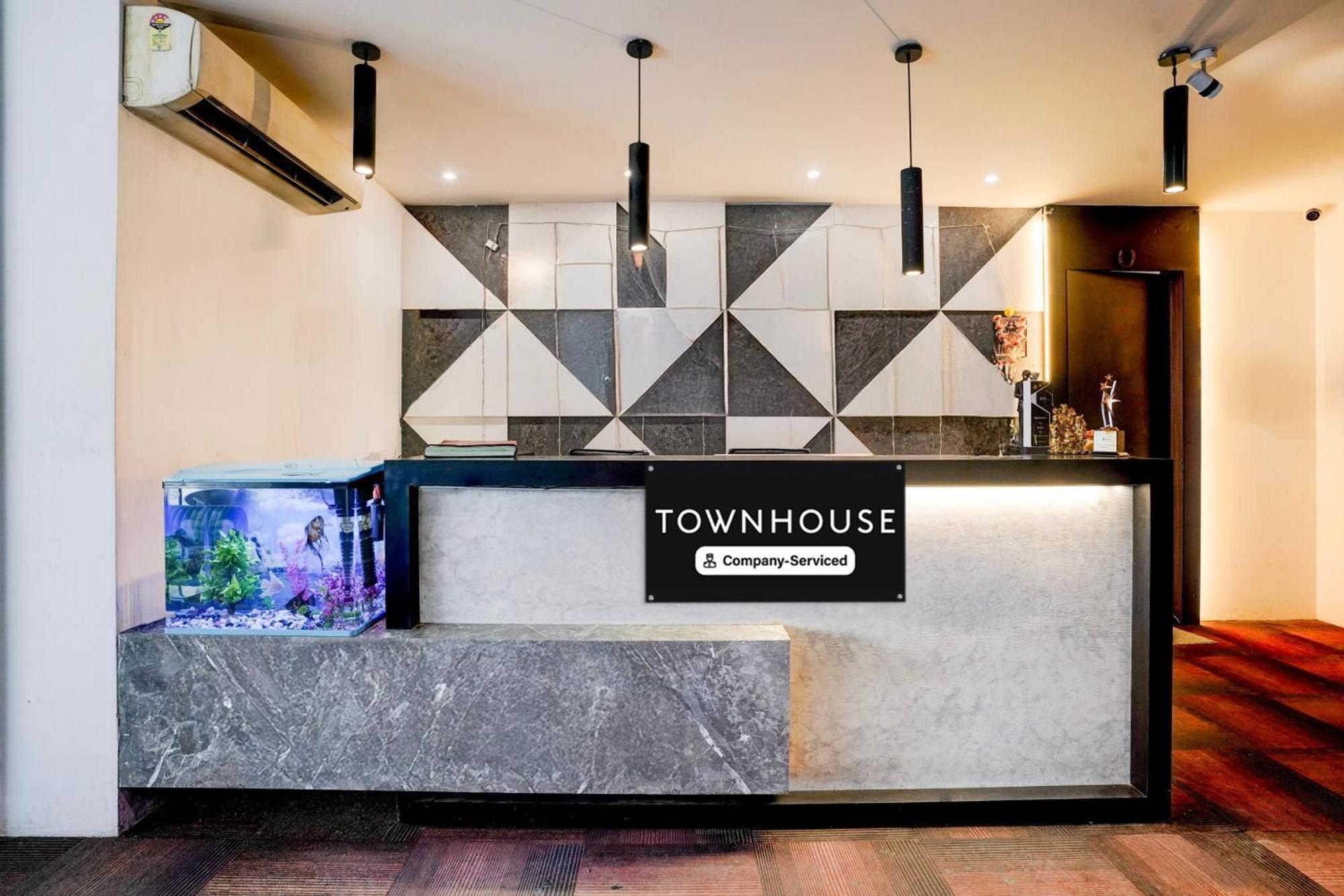Super Townhouse Pbg Mall Vashi Turambhe Kültér fotó