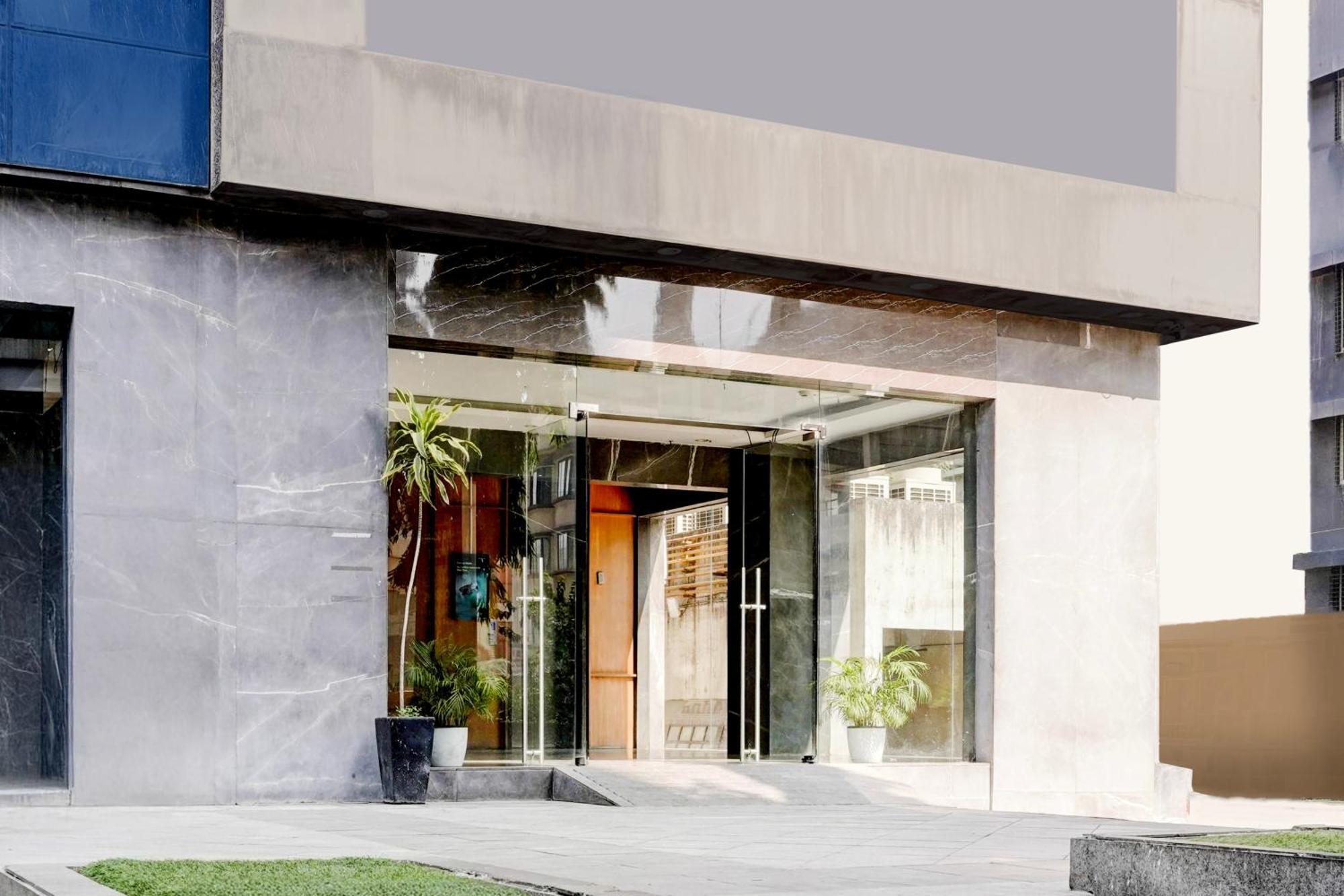 Super Townhouse Pbg Mall Vashi Turambhe Kültér fotó